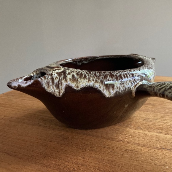 Evangeline Pottery MCM gravy bowl - made in Canada - Picture 2 of 5